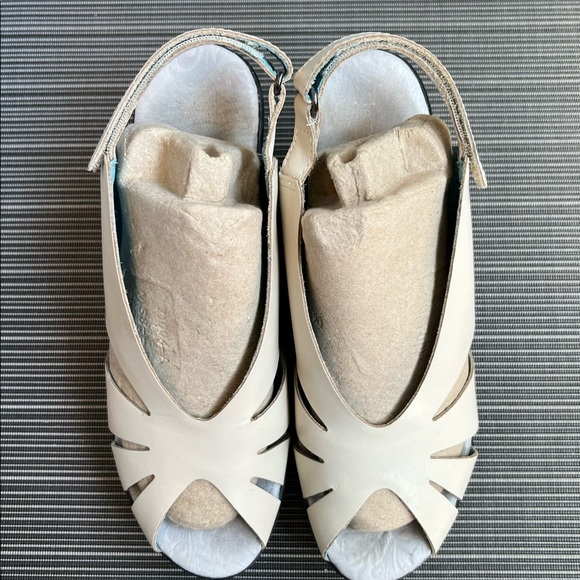 *gently used* Jambu wedge sandals (size 7.5) - Picture 8 of 12